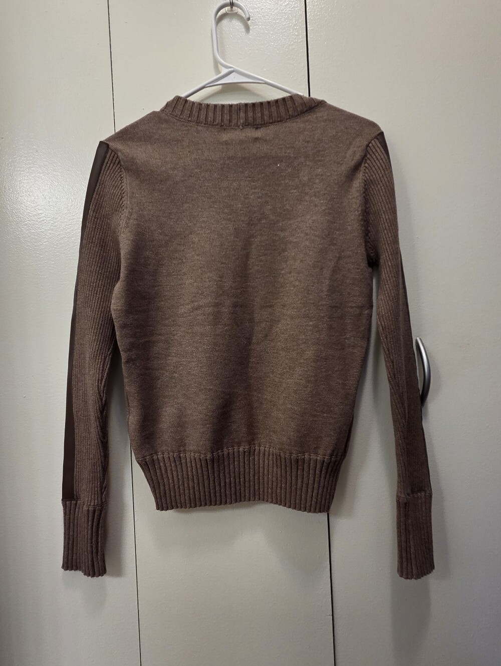 Evereve Women’s Brown Crewneck Sweater with Leather-Trim Sleeves - Picture 4 of 4